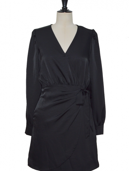 Robe noir satin