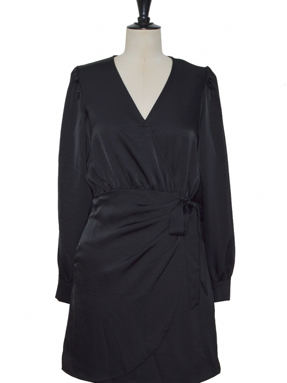 Robe noir satin