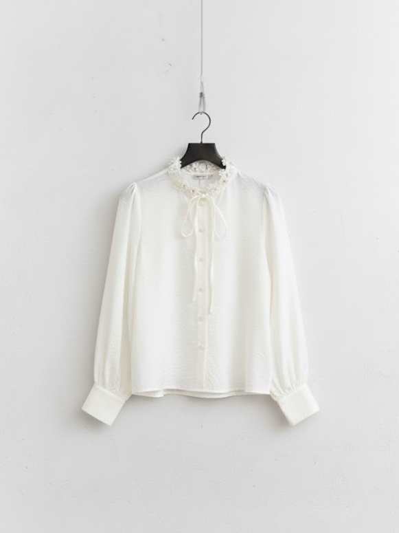 Chemise fleurs au col
