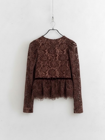 Blouse dentelle a noeud