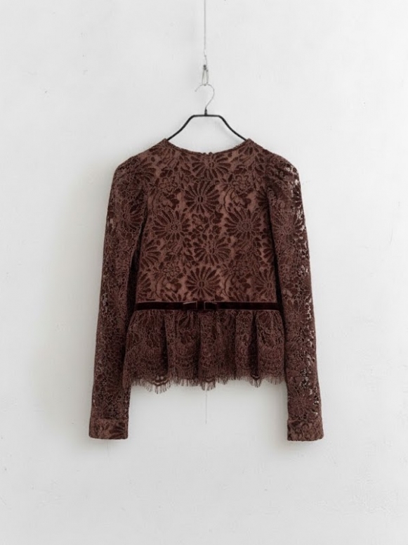 Blouse dentelle a noeud